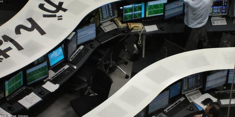 Market Crossroads: Dow Rises on Plummeting Oil, Nasdaq Stumbles Amid Nvidia-Led Chip Selloff; Fed Decision & Tech Earnings Dominate Week Ahead Financestockmarket